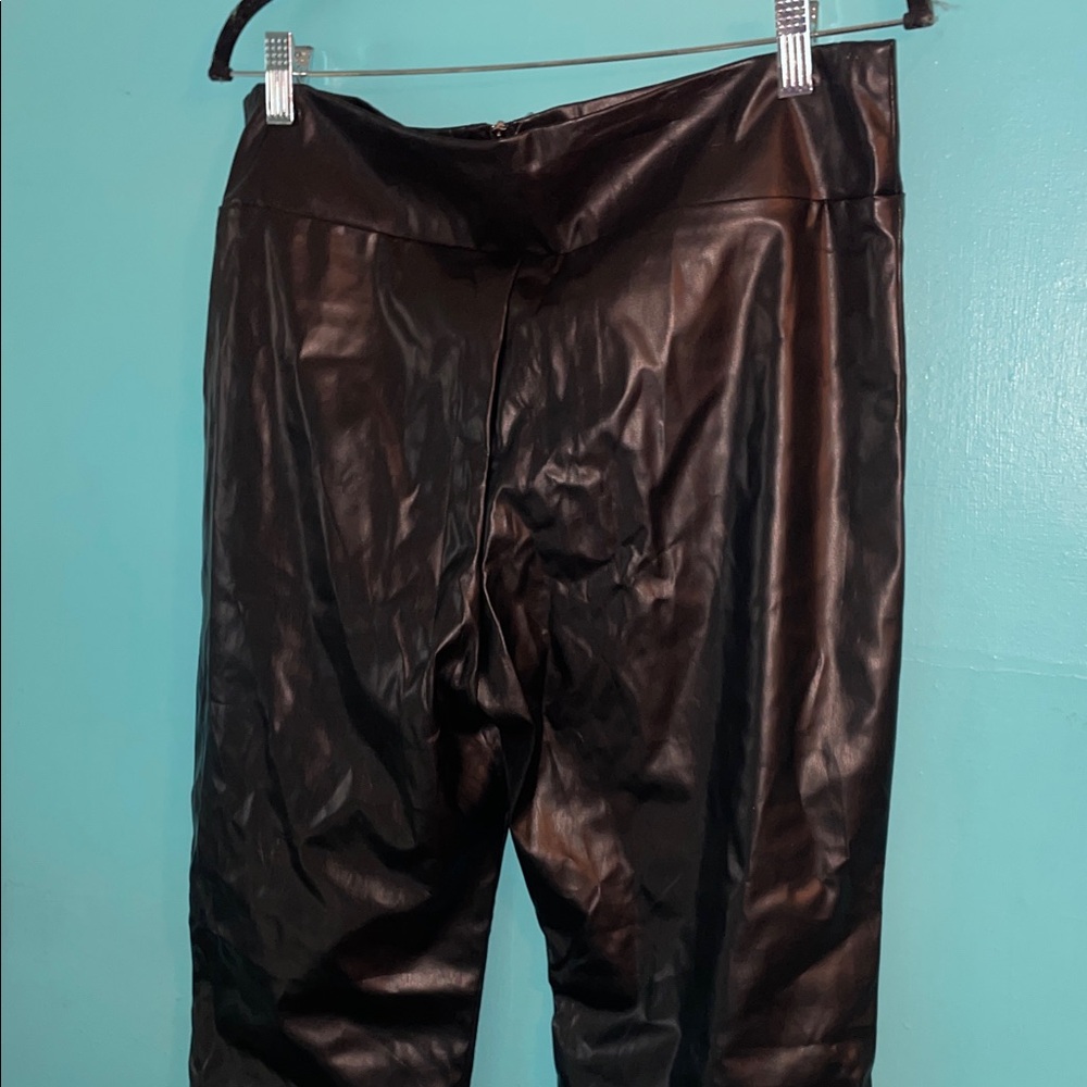 Elegant Black Leather pants with trim fur in the leg - Picture 8 of 14